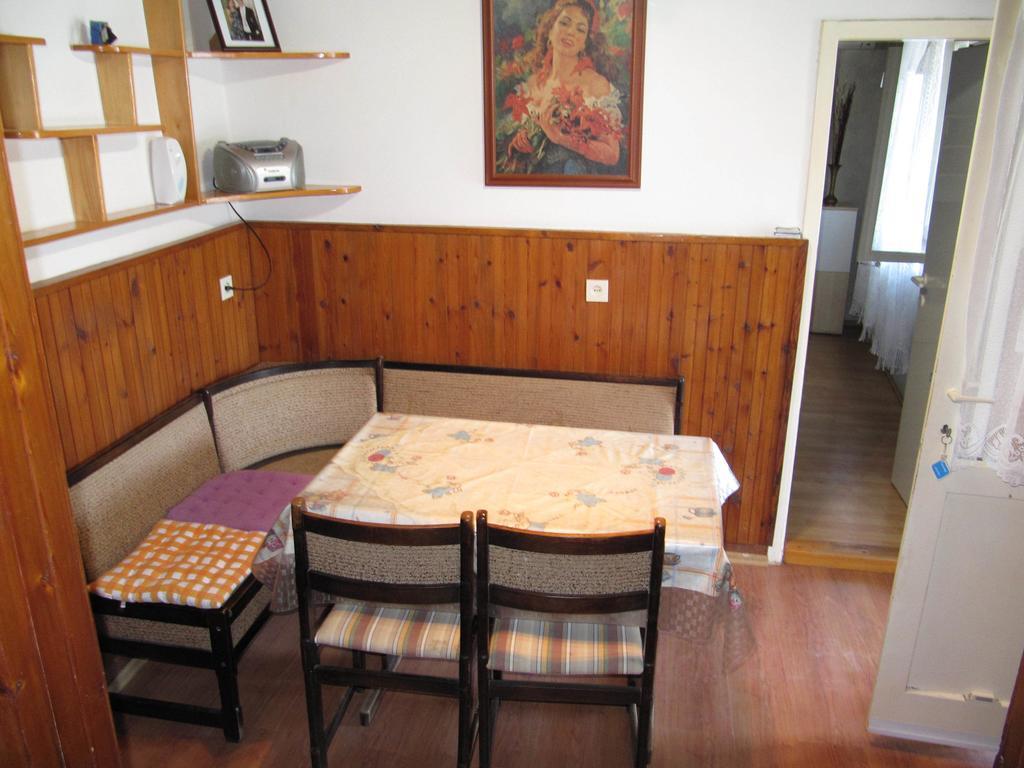 Apartmans And Rooms Dunjini Dvori Korcula Town Room photo
