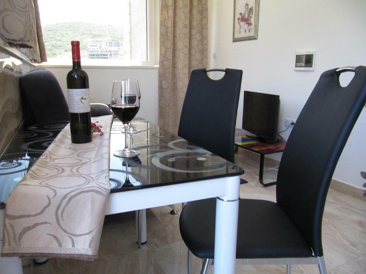 Apartmans And Rooms Dunjini Dvori Korcula Town Exterior photo