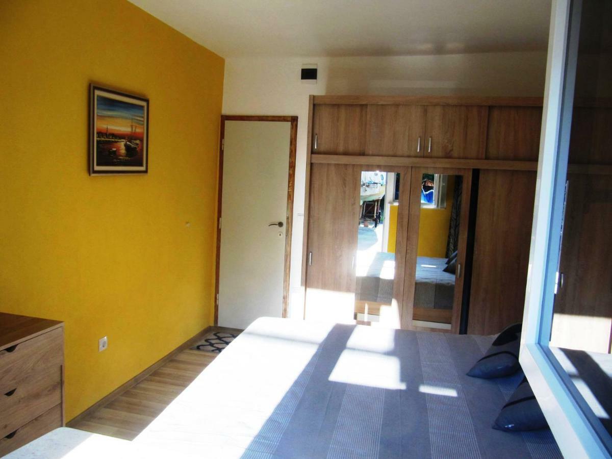 Apartmans And Rooms Dunjini Dvori Korcula Town Exterior photo