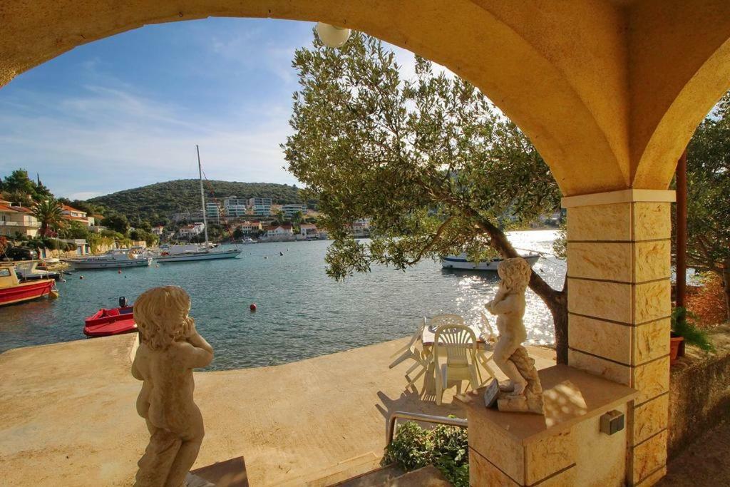 Apartmans And Rooms Dunjini Dvori Korcula Town Exterior photo
